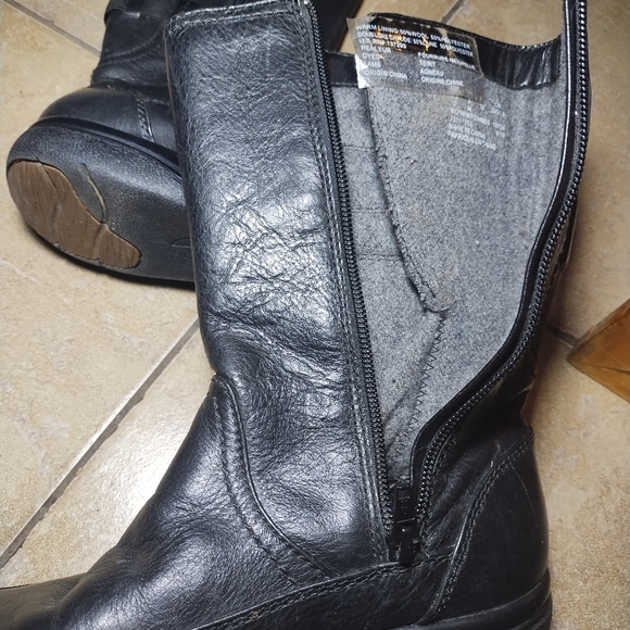 Clarks Women's Black Leather Winter Boots with Lamb's Wool Lining Size 6 - Picture 8 of 9